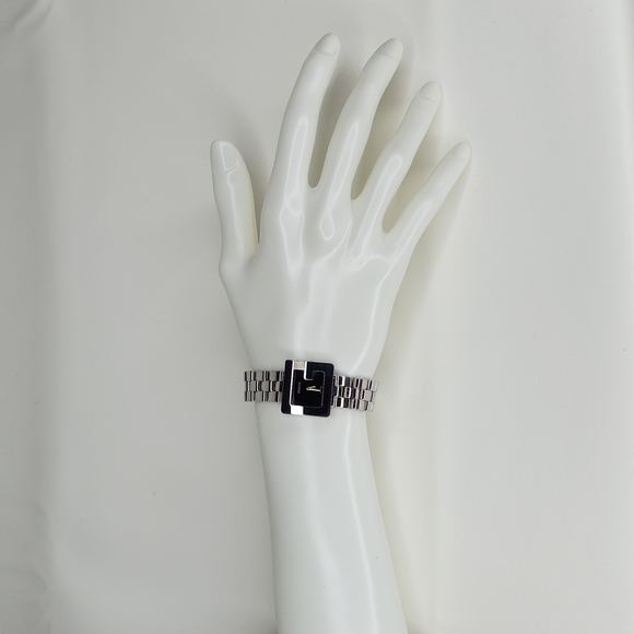 Authentic Gucci "G" 3600L Ladies 29mm Watch - Picture 12 of 13